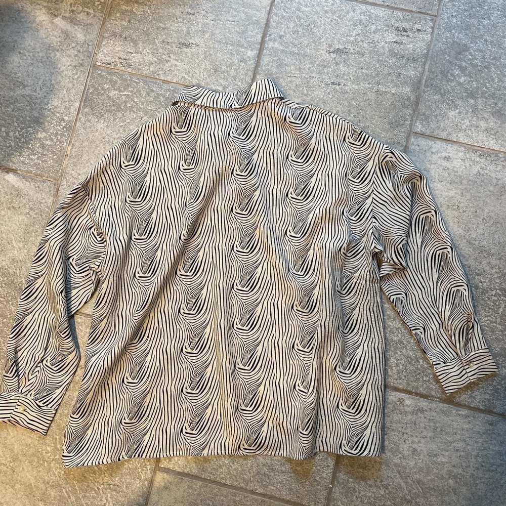 pattern button up - Picture 2 of 2